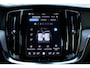 Volvo V60 2.0 T8 Plug-in hybrid AWD Plus Dark | Elektrisch verstelbare stoelen met geheugenfunctie | Premium audiosysteem van Harman Kardon | Semi-elektrische trekhaak | Stoelverwarming vóór en achter | Stuurverwarming | 360°-camera