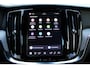 Volvo V60 2.0 T8 Plug-in hybrid AWD Plus Dark | Elektrisch verstelbare stoelen met geheugenfunctie | Premium audiosysteem van Harman Kardon | Semi-elektrische trekhaak | Stoelverwarming vóór en achter | Stuurverwarming | 360°-camera