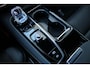 Volvo V60 2.0 T8 Plug-in hybrid AWD Plus Dark | Elektrisch verstelbare stoelen met geheugenfunctie | Premium audiosysteem van Harman Kardon | Semi-elektrische trekhaak | Stoelverwarming vóór en achter | Stuurverwarming | 360°-camera
