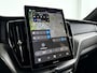 Volvo XC60 T6 Plug-in hybrid AWD Ultra Black Edition | Panoramadak | 360° camera | Luchtvering | Head-up display | Harman Kardon | Stoel- en Stuurverwarming