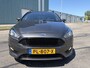 Ford Focus Wagon 1.0i Eco-Boost ST-Line 6-Bak 126 PK. Prachtige en goed onderhouden auto !!! Alle keuringen toegestaan !! Rijdt ook helemaal nieuw !