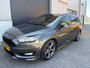 Ford Focus Wagon 1.0i Eco-Boost ST-Line 6-Bak 126 PK. Prachtige en goed onderhouden auto !!! Alle keuringen toegestaan !! Rijdt ook helemaal nieuw !