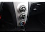 Toyota Yaris 1.0 VVTi Sol MMT | Origineel NL | Trekhaak | Airco | Elektrische ramen voor | Radio CD speler | Multifunctioneel lederen stuurwiel