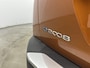 Peugeot e-2008 SUV EV 136 pk 50 kWh Allure | Accu 94% | Camera | Voorstoelen Verwarmbaar | Apple carplay/Android Auto | 17 inch Velgen