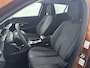 Peugeot e-2008 SUV EV 136 pk 50 kWh Allure | Accu 94% | Camera | Voorstoelen Verwarmbaar | Apple carplay/Android Auto | 17 inch Velgen