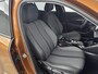 Peugeot e-2008 SUV EV 136 pk 50 kWh Allure | Accu 94% | Camera | Voorstoelen Verwarmbaar | Apple carplay/Android Auto | 17 inch Velgen