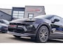 Porsche Macan 100 kWh | Camera | Panorama Dak | Groen Leder Interieur | Luchtvering | Stuurwielverwarming