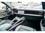 Porsche Macan 100 kWh | Camera | Panorama Dak | Groen Leder Interieur | Luchtvering | Stuurwielverwarming