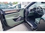 Porsche Macan 100 kWh | Camera | Panorama Dak | Groen Leder Interieur | Luchtvering | Stuurwielverwarming
