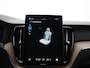 Volvo XC60 T8 Recharge Ultra Dark Executive | Luchtvering | Bowers & Wilkins | Head-Up | Nappa | Stoelventilatie & Massage | 360° Camera | Gelamineerd Glas