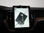 Volvo XC60 T8 Recharge Ultra Dark Executive | Luchtvering | Bowers & Wilkins | Head-Up | Nappa | Stoelventilatie & Massage | 360° Camera | Gelamineerd Glas