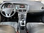 Volvo V40 Cross Country 2.0 T3 Nordic+ - Navigatie - Trekhaak - Climate Control - Stoelverwarming