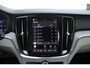 Volvo V60 Cross Country B5 AWD Pro | Adaptieve Cruise Control | BLIS Dodehoekdetectie | 20" Velgen | Elektrisch verstelbare voorstoelen met geheugen | Stoel- & stuurwielverwarming | 360-camera | Panoramisch schuif-/kanteldak | Draadloze oplader | Premium Audio by Harman/Kardon |