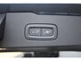 Volvo V60 Cross Country B5 AWD Pro | Adaptieve Cruise Control | BLIS Dodehoekdetectie | 20" Velgen | Elektrisch verstelbare voorstoelen met geheugen | Stoel- & stuurwielverwarming | 360-camera | Panoramisch schuif-/kanteldak | Draadloze oplader | Premium Audio by Harman/Kardon |