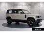 Land Rover Defender 110 P300e Dynamic SE Edition | Panoramadak | Elektrische trekhaak | 22" Gloss Black Borasco Grey/Ebony