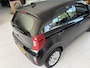 Kia Picanto 1.0 DPi DynamicLine Achteruitrijcamera - Apple carplay - Airco - Cruise control - Navigatie - Cruise control - Licht metalen velgen 14 inch - Radio - Start/stop systeem - Bluetooth - Elektrische ramen - Stuur multifunctioneel