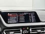 BMW 1-Serie 118i High Executive Edition | AUTOMAAT | PANORAMADAK | LEDER | STOELVERWARMING | APPLE CARPLAY - ANDROID AUTO | LED VERLICHTING | DIGITAL COCKPIT | PARKEERSENSOREN |