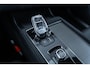 Volvo XC90 T8 Plug-in hybrid AWD Ultra Black Ed. Exec. | Google | Long Range | Bowers & Wilkins Audio | Memory | Luchtvering | Stoelventilatie | Massage | Panoramadak | Gelamineerde Zijruiten Rondom | Nappa Lederen Bekleding | Zwarte Hemelbekleding | Keyless | Getint Glas | Stoel-/Stuurverwarming | Zitverlenging | Elek. Achterklep | 22" LM