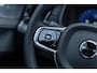 Volvo XC90 T8 Plug-in hybrid AWD Ultra Black Ed. Exec. | Google | Long Range | Bowers & Wilkins Audio | Memory | Luchtvering | Stoelventilatie | Massage | Panoramadak | Gelamineerde Zijruiten Rondom | Nappa Lederen Bekleding | Zwarte Hemelbekleding | Keyless | Getint Glas | Stoel-/Stuurverwarming | Zitverlenging | Elek. Achterklep | 22" LM