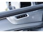 Volvo XC90 T8 Plug-in hybrid AWD Ultra Black Ed. Exec. | Google | Long Range | Bowers & Wilkins Audio | Memory | Luchtvering | Stoelventilatie | Massage | Panoramadak | Gelamineerde Zijruiten Rondom | Nappa Lederen Bekleding | Zwarte Hemelbekleding | Keyless | Getint Glas | Stoel-/Stuurverwarming | Zitverlenging | Elek. Achterklep | 22" LM