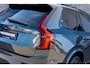 Volvo XC90 T8 Plug-in hybrid AWD Ultra Black Ed. Exec. | Google | Long Range | Bowers & Wilkins Audio | Memory | Luchtvering | Stoelventilatie | Massage | Panoramadak | Gelamineerde Zijruiten Rondom | Nappa Lederen Bekleding | Zwarte Hemelbekleding | Keyless | Getint Glas | Stoel-/Stuurverwarming | Zitverlenging | Elek. Achterklep | 22" LM