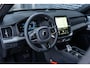 Volvo XC90 T8 Plug-in hybrid AWD Ultra Black Ed. Exec. | Google | Long Range | Bowers & Wilkins Audio | Memory | Luchtvering | Stoelventilatie | Massage | Panoramadak | Gelamineerde Zijruiten Rondom | Nappa Lederen Bekleding | Zwarte Hemelbekleding | Keyless | Getint Glas | Stoel-/Stuurverwarming | Zitverlenging | Elek. Achterklep | 22" LM