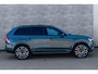 Volvo XC90 T8 Plug-in hybrid AWD Ultra Black Ed. Exec. | Google | Long Range | Bowers & Wilkins Audio | Memory | Luchtvering | Stoelventilatie | Massage | Panoramadak | Gelamineerde Zijruiten Rondom | Nappa Lederen Bekleding | Zwarte Hemelbekleding | Keyless | Getint Glas | Stoel-/Stuurverwarming | Zitverlenging | Elek. Achterklep | 22" LM