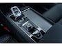 Volvo XC90 T8 Plug-in hybrid AWD Ultra Black Ed. Exec. | Google | Long Range | Bowers & Wilkins Audio | Memory | Luchtvering | Stoelventilatie | Massage | Panoramadak | Gelamineerde Zijruiten Rondom | Nappa Lederen Bekleding | Zwarte Hemelbekleding | Keyless | Getint Glas | Stoel-/Stuurverwarming | Zitverlenging | Elek. Achterklep | 22" LM