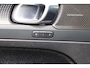 Volvo XC40 B3 Plus Dark | Stoelverwarming | Trekhaak | Parkeercamera | H/K | Memory Stoelen | Glossy Black | Keyless
