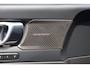 Volvo XC40 B3 Plus Dark | Stoelverwarming | Trekhaak | Parkeercamera | H/K | Memory Stoelen | Glossy Black | Keyless