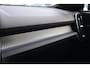 Volvo XC40 B3 Plus Dark | Stoelverwarming | Trekhaak | Parkeercamera | H/K | Memory Stoelen | Glossy Black | Keyless