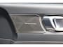 Volvo XC40 B3 Plus Dark | Stoelverwarming | Trekhaak | Parkeercamera | H/K | Memory Stoelen | Glossy Black | Keyless