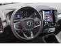 Volvo XC40 B3 Plus Dark | Stoelverwarming | Trekhaak | Parkeercamera | H/K | Memory Stoelen | Glossy Black | Keyless