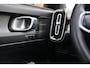 Volvo XC40 B3 Plus Dark | Stoelverwarming | Trekhaak | Parkeercamera | H/K | Memory Stoelen | Glossy Black | Keyless