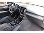 Volvo XC40 B3 Plus Dark | Stoelverwarming | Trekhaak | Parkeercamera | H/K | Memory Stoelen | Glossy Black | Keyless