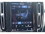 Volvo XC40 B3 Plus Dark | Stoelverwarming | Trekhaak | Parkeercamera | H/K | Memory Stoelen | Glossy Black | Keyless