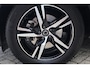 Volvo XC40 B3 Plus Dark | Stoelverwarming | Trekhaak | Parkeercamera | H/K | Memory Stoelen | Glossy Black | Keyless