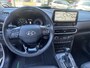 Hyundai Kona 1.6 GDI HEV Premium // FULL LED // NAVI + CARPLAY // ELEK. STOELEN // KEYLESS // ADAPTIVE CRUISE // STOEL VERWARMING + VERKOELING // TREKHAAK!!
