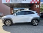 Hyundai Kona 1.6 GDI HEV Premium // FULL LED // NAVI + CARPLAY // ELEK. STOELEN // KEYLESS // ADAPTIVE CRUISE // STOEL VERWARMING + VERKOELING // TREKHAAK!!