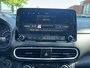Hyundai Kona 1.6 GDI HEV Premium // FULL LED // NAVI + CARPLAY // ELEK. STOELEN // KEYLESS // ADAPTIVE CRUISE // STOEL VERWARMING + VERKOELING // TREKHAAK!!