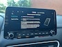 Hyundai Kona 1.6 GDI HEV Premium // FULL LED // NAVI + CARPLAY // ELEK. STOELEN // KEYLESS // ADAPTIVE CRUISE // STOEL VERWARMING + VERKOELING // TREKHAAK!!