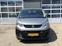 Peugeot Traveller 1.5 BlueHDi 120pk Airco Cruise controle Navigatiesysteem 8-Persoons Parkeerhulp achter Apple carplay 1e eigenaar Euro 6 Bpm en Btw vrij Personenbus Kombi Combi Tourer Passenger Taxi Groepsvervoer
