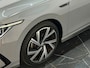 Volkswagen Golf 1.5 eTSI R-Line Business Pano Keyless Trekhaak IQ Camera Sfeerverlichting