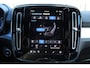 Volvo XC40 B4 Mild Hybrid AUT7 197PK Plus Dark | Trekhaak Semi Elektrisch | Google Services | Verwarmbare Voorruit | Adaptieve Cruise Control Met Stuurhulp | BLIS Dodehoekdetectie | Keyless Entry | Elektrische Achterklep Met Sensorsturing | Verwarmbare Voorstoelen | Stuurverwarming | Park Assist Voor & Achter incl. Achteruitrijcamera