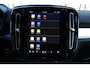 Volvo XC40 B4 Mild Hybrid AUT7 197PK Plus Dark | Trekhaak Semi Elektrisch | Google Services | Verwarmbare Voorruit | Adaptieve Cruise Control Met Stuurhulp | BLIS Dodehoekdetectie | Keyless Entry | Elektrische Achterklep Met Sensorsturing | Verwarmbare Voorstoelen | Stuurverwarming | Park Assist Voor & Achter incl. Achteruitrijcamera