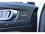 Volvo XC40 B4 Mild Hybrid AUT7 197PK Plus Dark | Trekhaak Semi Elektrisch | Google Services | Verwarmbare Voorruit | Adaptieve Cruise Control Met Stuurhulp | BLIS Dodehoekdetectie | Keyless Entry | Elektrische Achterklep Met Sensorsturing | Verwarmbare Voorstoelen | Stuurverwarming | Park Assist Voor & Achter incl. Achteruitrijcamera