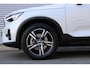 Volvo XC40 B4 Mild Hybrid AUT7 197PK Plus Dark | Trekhaak Semi Elektrisch | Google Services | Verwarmbare Voorruit | Adaptieve Cruise Control Met Stuurhulp | BLIS Dodehoekdetectie | Keyless Entry | Elektrische Achterklep Met Sensorsturing | Verwarmbare Voorstoelen | Stuurverwarming | Park Assist Voor & Achter incl. Achteruitrijcamera