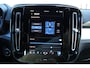 Volvo XC40 B4 Mild Hybrid AUT7 197PK Plus Dark | Trekhaak Semi Elektrisch | Google Services | Verwarmbare Voorruit | Adaptieve Cruise Control Met Stuurhulp | BLIS Dodehoekdetectie | Keyless Entry | Elektrische Achterklep Met Sensorsturing | Verwarmbare Voorstoelen | Stuurverwarming | Park Assist Voor & Achter incl. Achteruitrijcamera