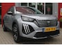 Peugeot 2008 1.2 100PK ALLURE | NAVIGATIE | PARKEERSENSOREN VOOR + ACHTER | KEYLESS ENTRY/START | LICHTMETALEN VELGEN 17" | DRAADLOZE APPLE CARPLAY/ANDROID AUTO | DRAADLOZE TELEFOONLADER | CRUISE CONTROL | DAB + RADIO | LED KOPLAMPEN |