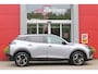 Peugeot 2008 1.2 100PK ALLURE | NAVIGATIE | PARKEERSENSOREN VOOR + ACHTER | KEYLESS ENTRY/START | LICHTMETALEN VELGEN 17" | DRAADLOZE APPLE CARPLAY/ANDROID AUTO | DRAADLOZE TELEFOONLADER | CRUISE CONTROL | DAB + RADIO | LED KOPLAMPEN |